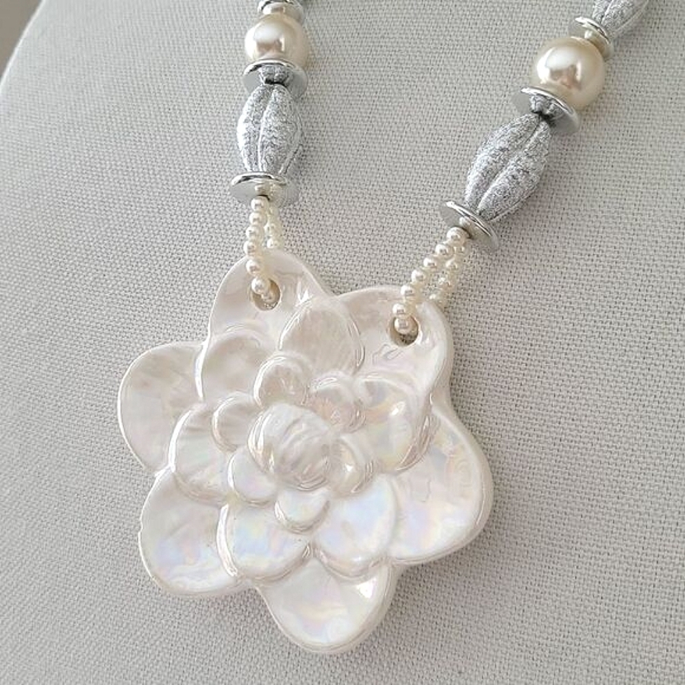 𝅺Necklace Iridescent Ceramic Flower Faux Pearl Necklace #0096